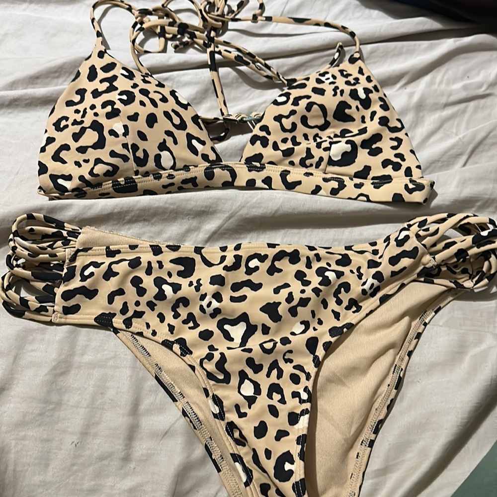 Hollister bathing suit cheetah print